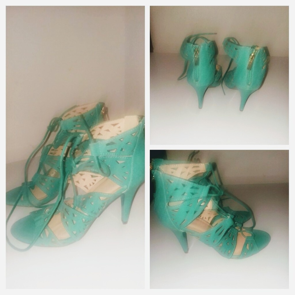 size 6 turquoises open toe heel shoe